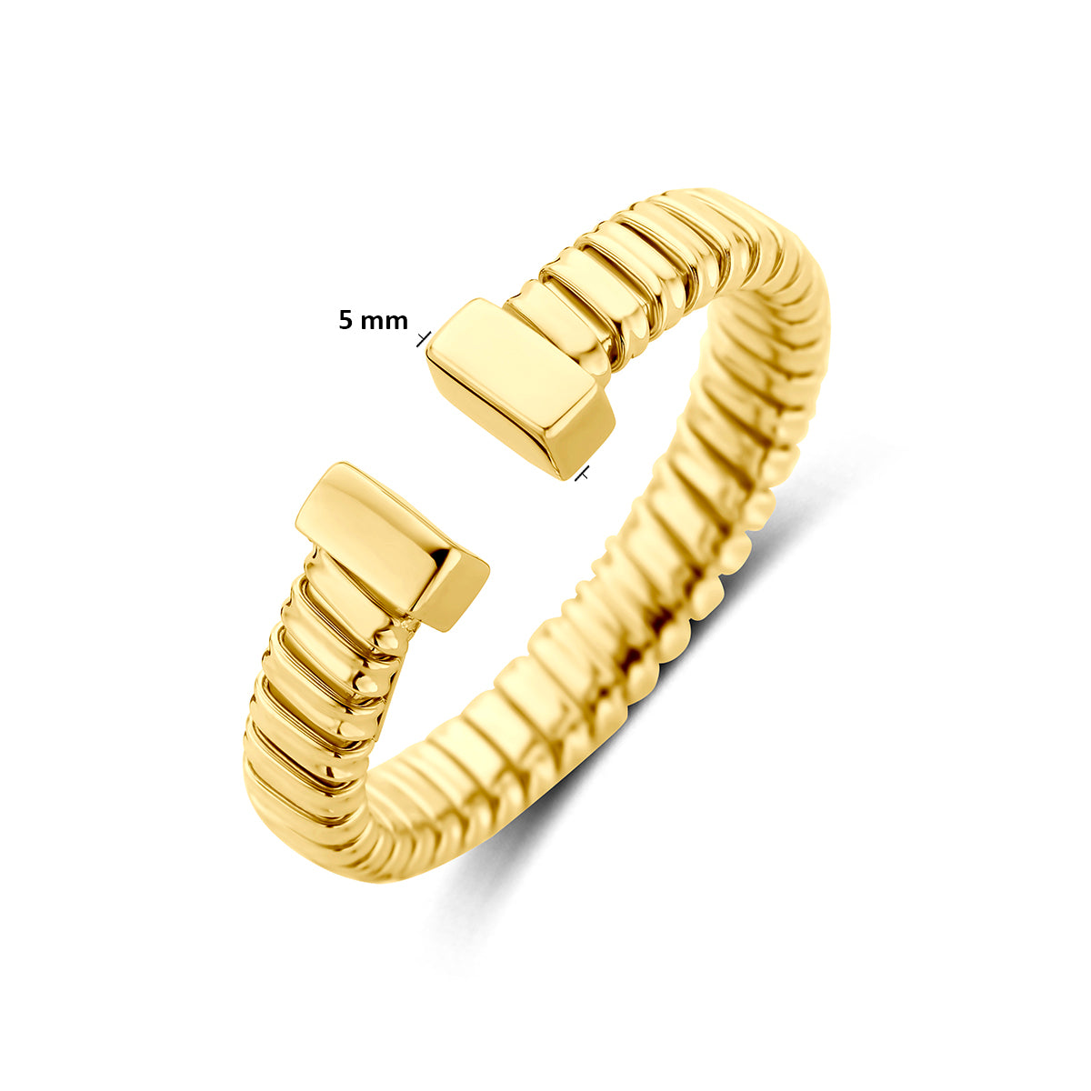 Brede gouden ring: schuin bovenaanzicht met afmetingen van de 14 karaat geelgouden open geribbelde ring, 5,0 mm breed.