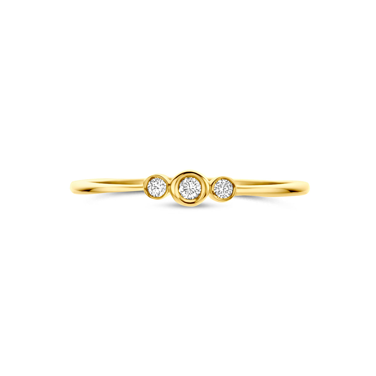 Trilogie ring: bovenaanzicht van de 14 karaat geelgouden ring met drie diamanten 0,06 ct.