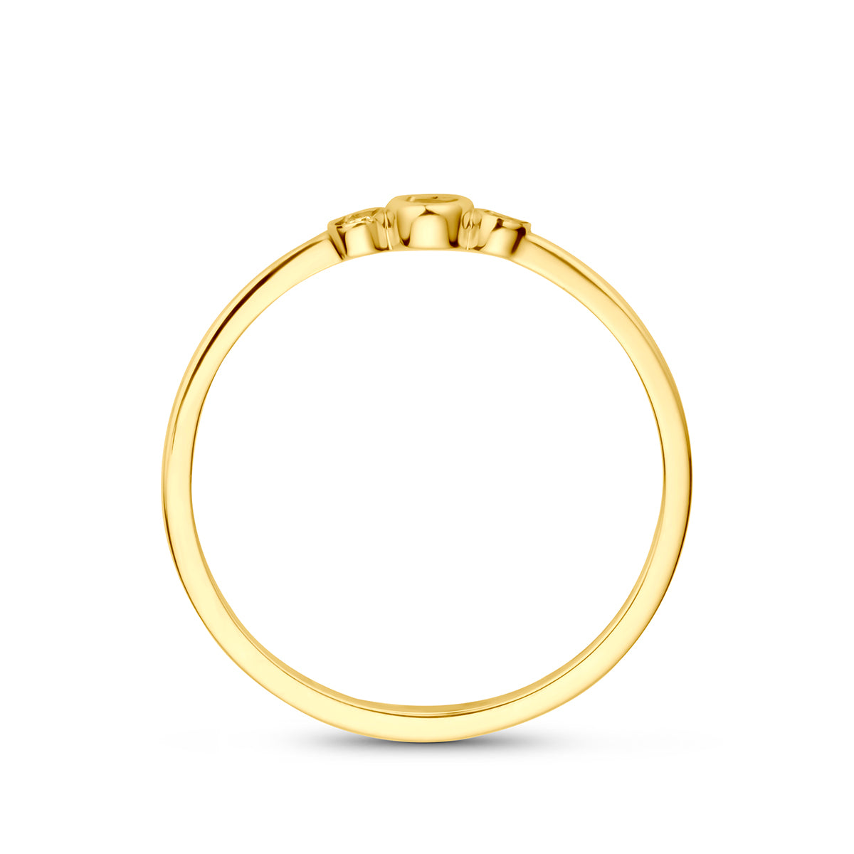 Trilogie ring: zijaanzicht van de 14 karaat geelgouden ring met drie diamanten 0,06 ct.