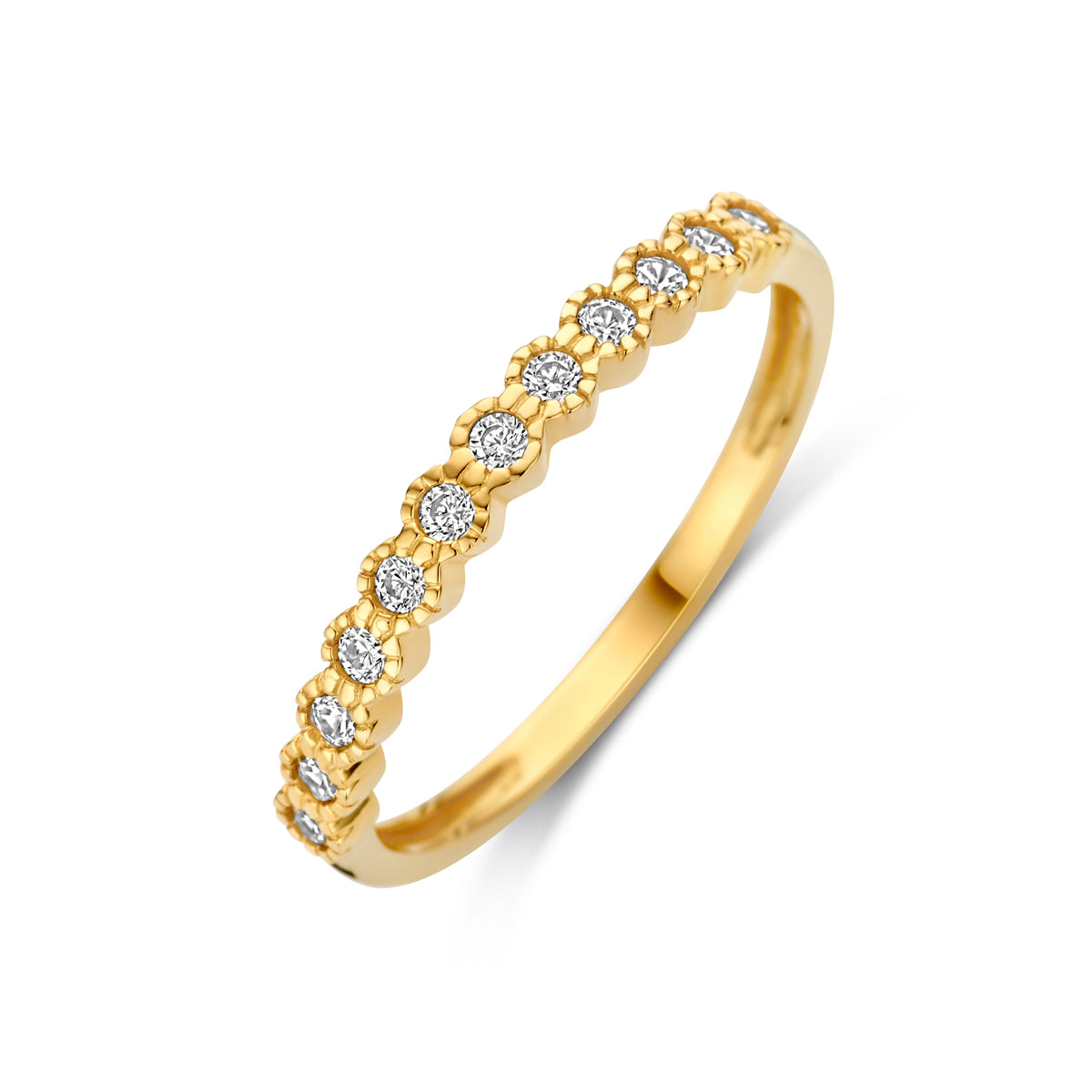 Schuin bovenaanzicht van de 14 karaat geelgouden ring zirkonia, 2,5 mm breed.