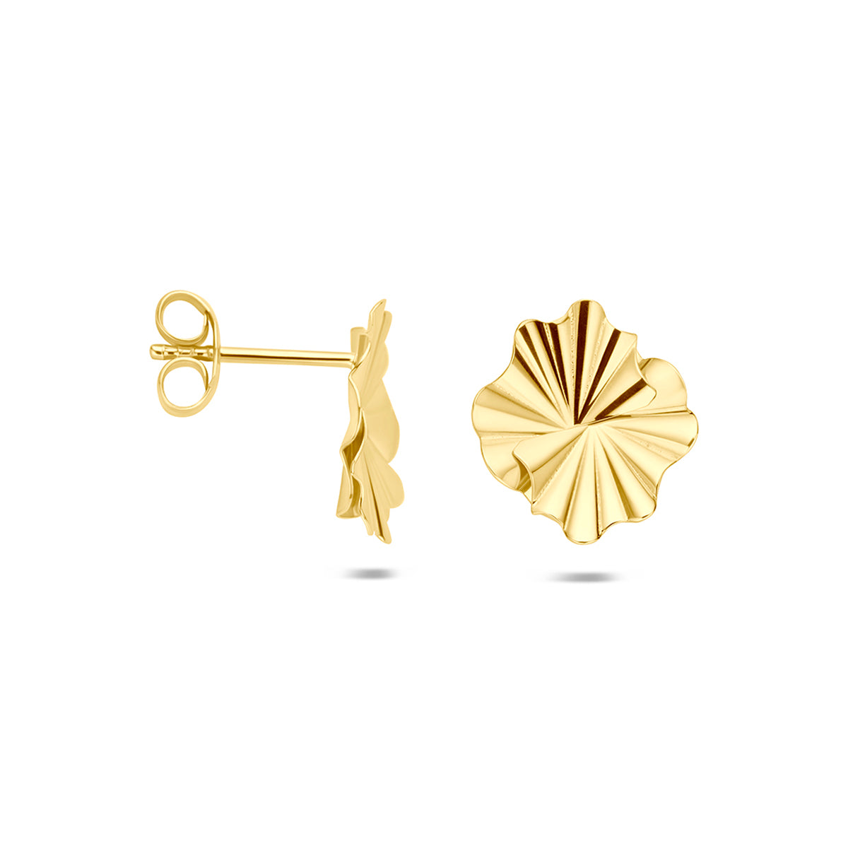 Gouden oorknopjes: voor- en zijaanzicht van de 14 karaat geelgouden waaier oorknopjes.
