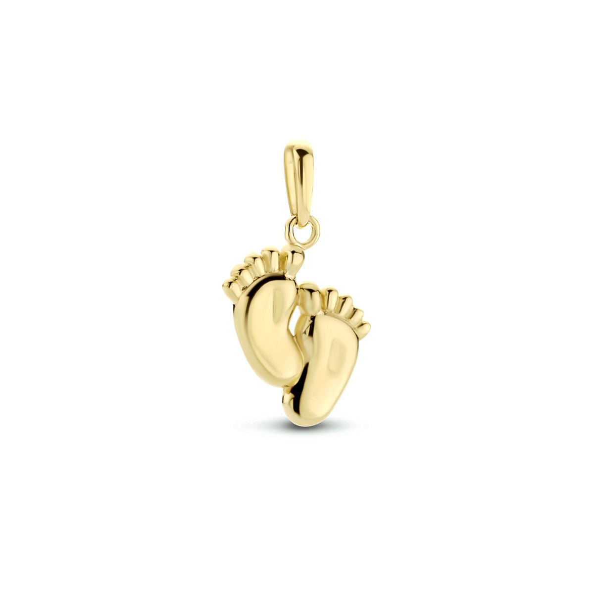 Vooraanzicht van de gouden babyvoetjes hanger van 14 karaat.