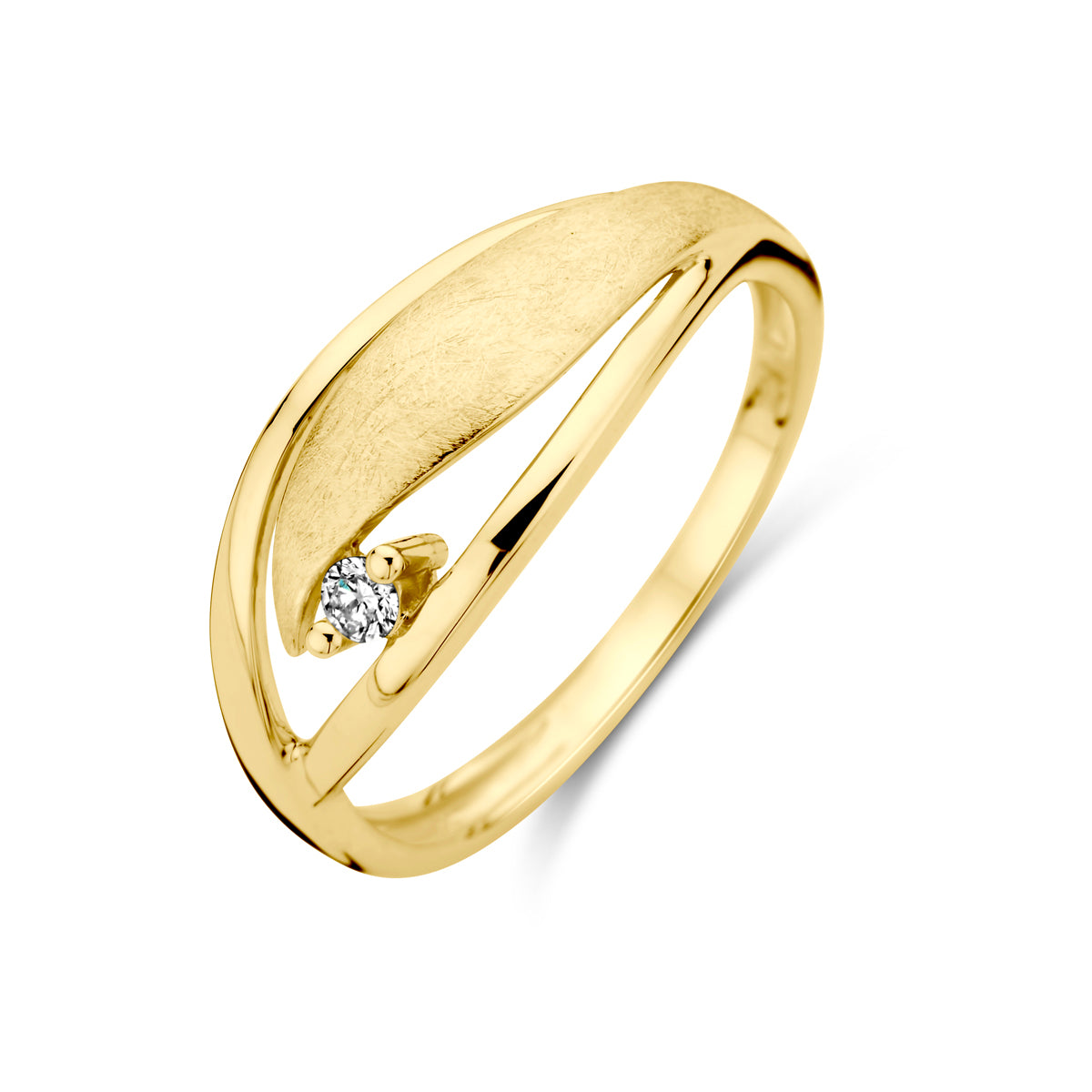 Schuin bovenaanzicht van de gouden brede ring met diamant van 14 karaat.