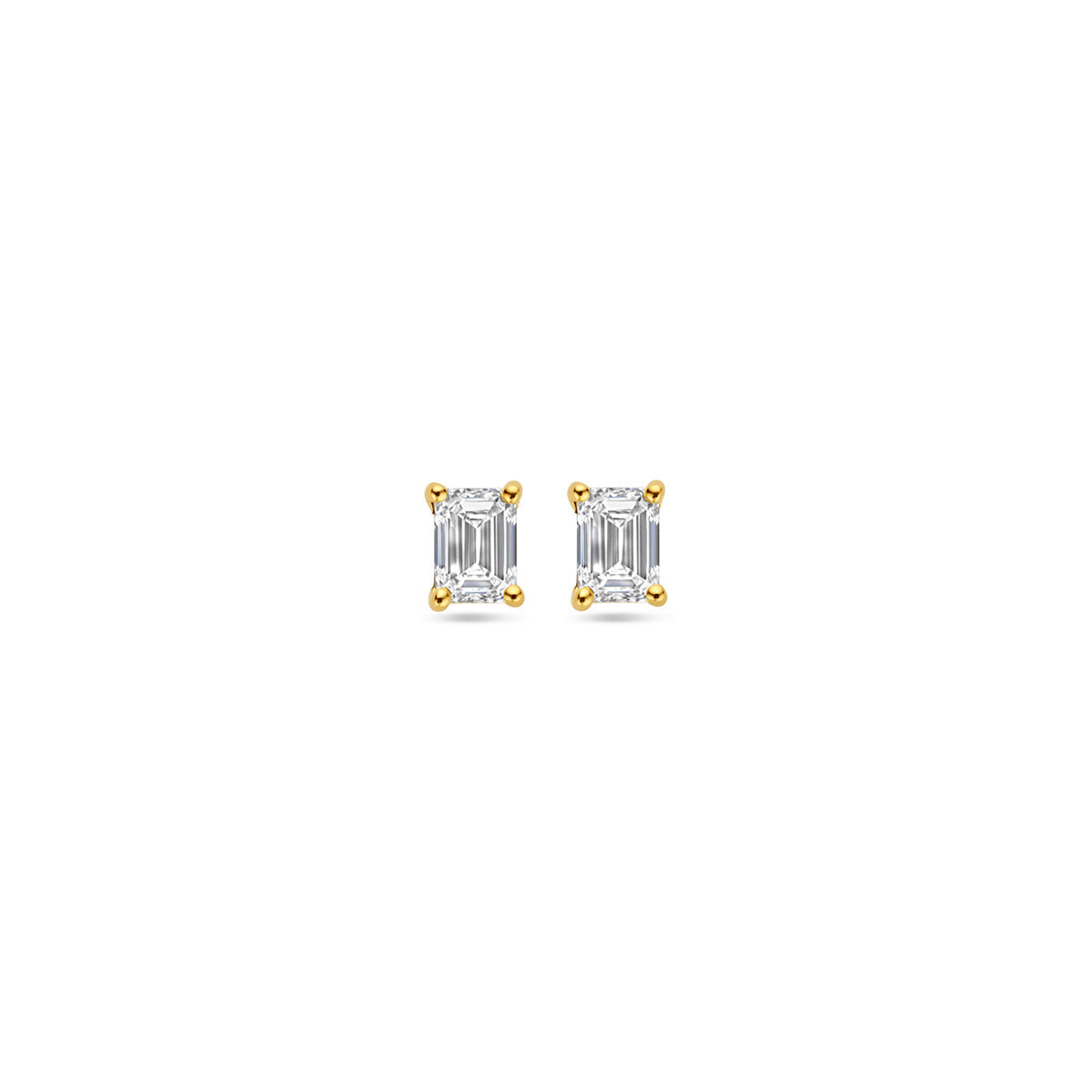 Vooraanzicht van de gouden oorknopjes met lab grown diamant van 14 karaat.