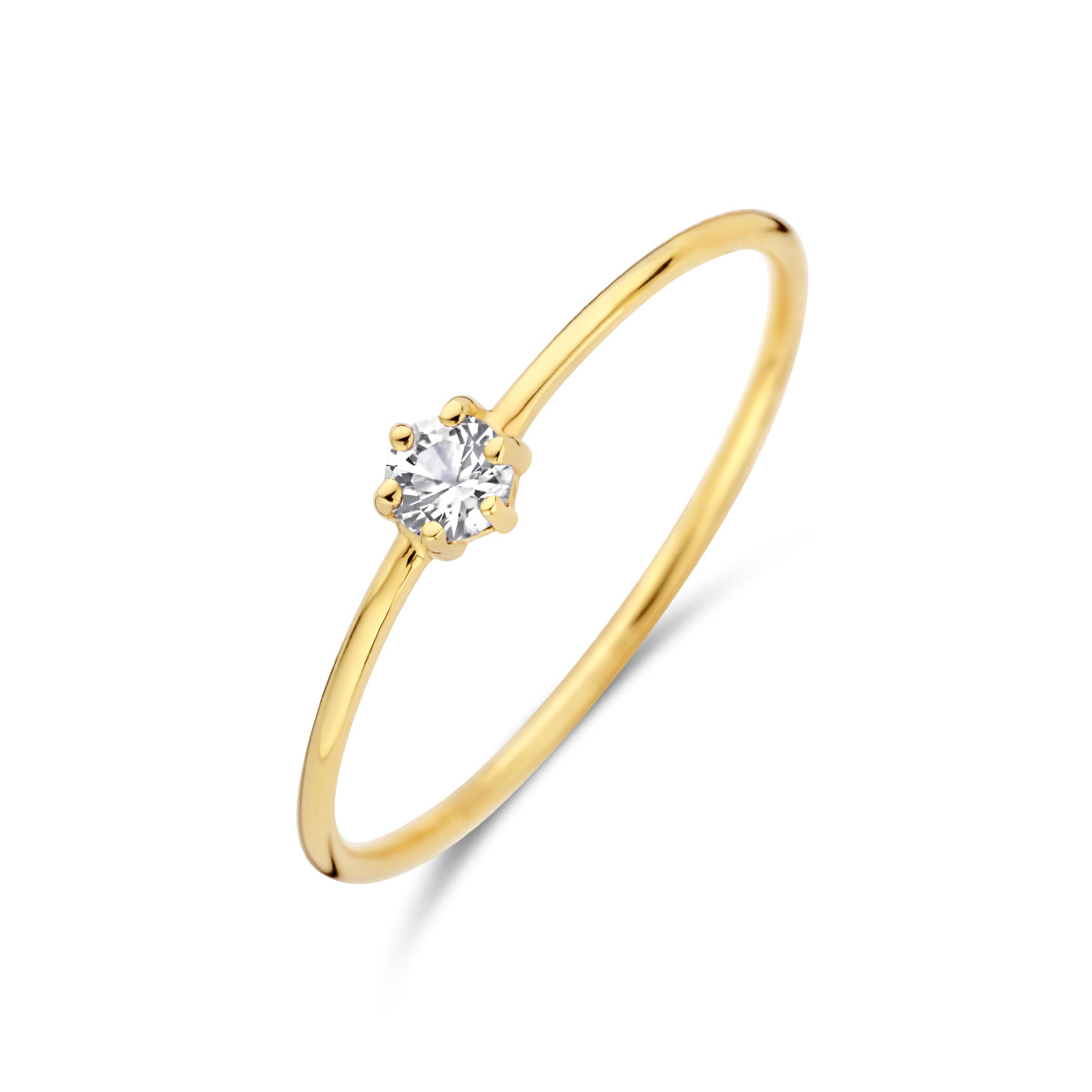 Schuin bovenaanzicht van de gouden geboortesteen ring met witte topaas van 14 karaat.