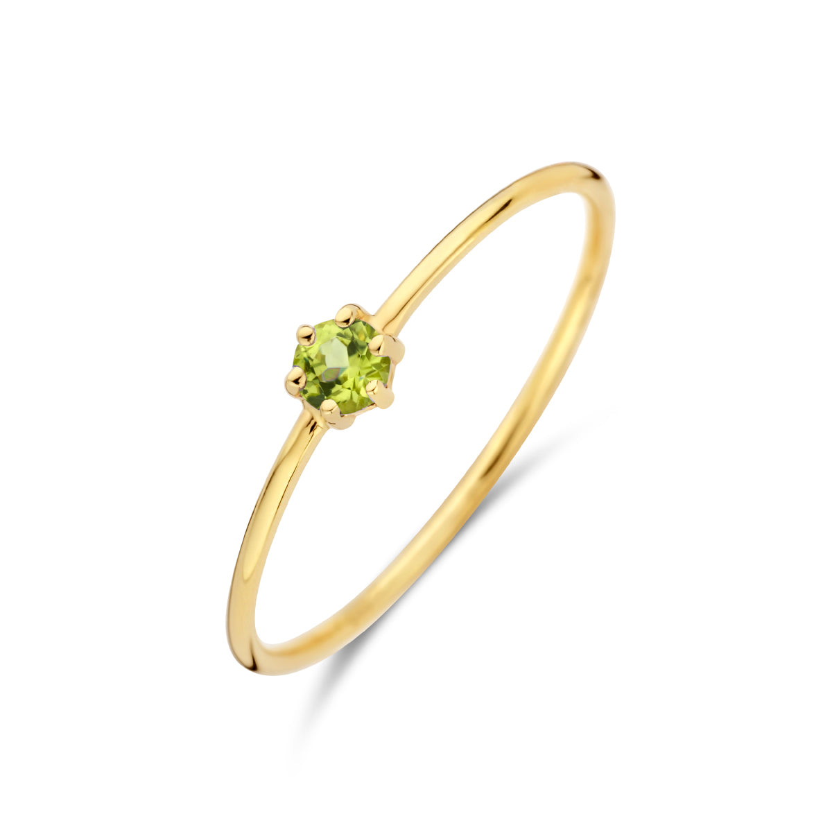 Schuin bovenaanzicht van de gouden geboortesteen ring met peridoot van 14 karaat.