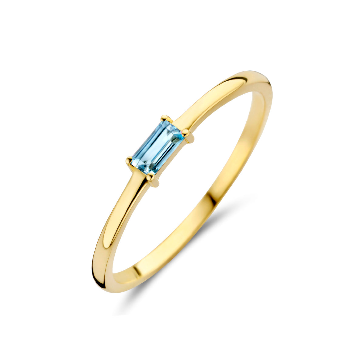 Schuin bovenaanzicht van de gouden geboortesteen ring december met topaas van 14 karaat.