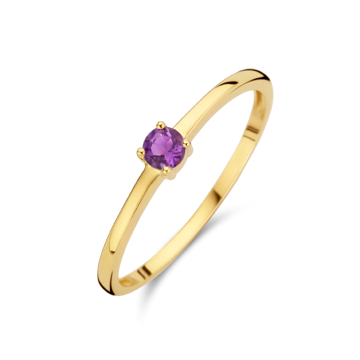 Schuin bovenaanzicht van de gouden geboortesteen ring met amethist van 14 karaat.