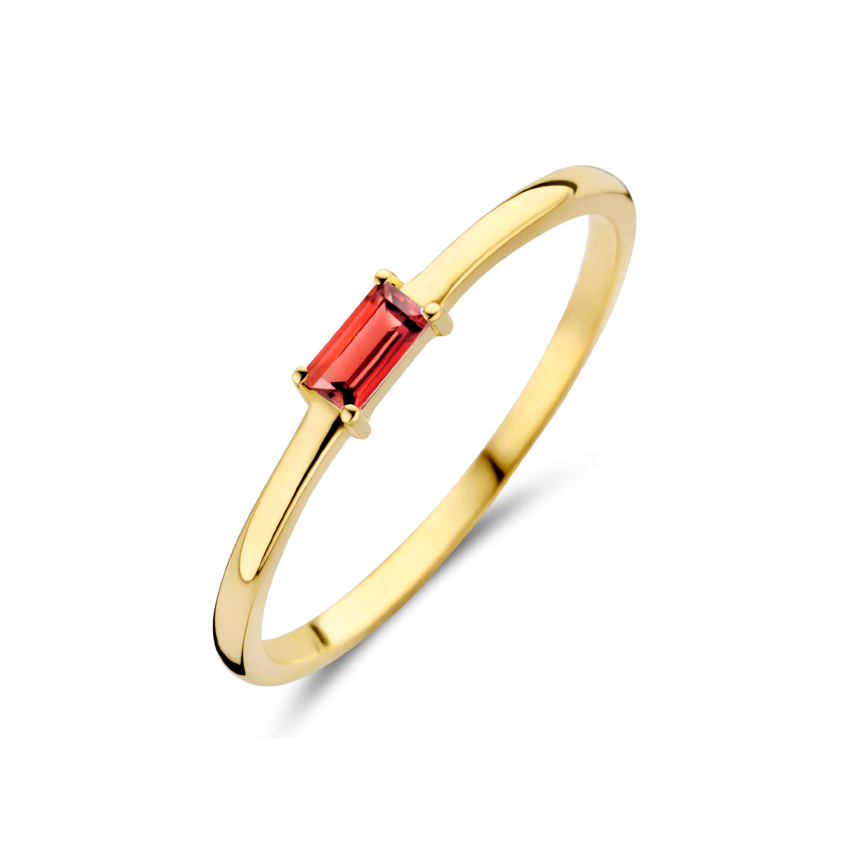 Schuin bovenaanzicht van de gouden geboortesteen ring januari met granaat van 14 karaat.