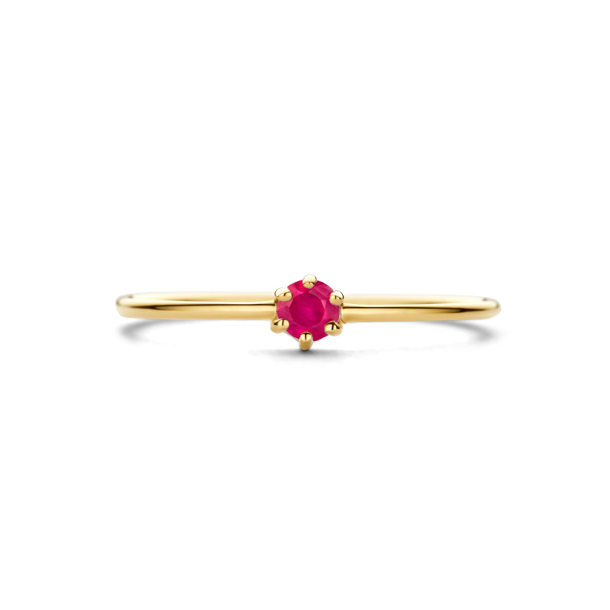 Bovenaanzicht van de gouden geboortesteen ring met robijn van 14 karaat.