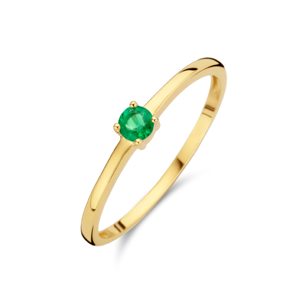 Schuin bovenaanzicht van de gouden geboortesteen ring met smaragd van 14 karaat.