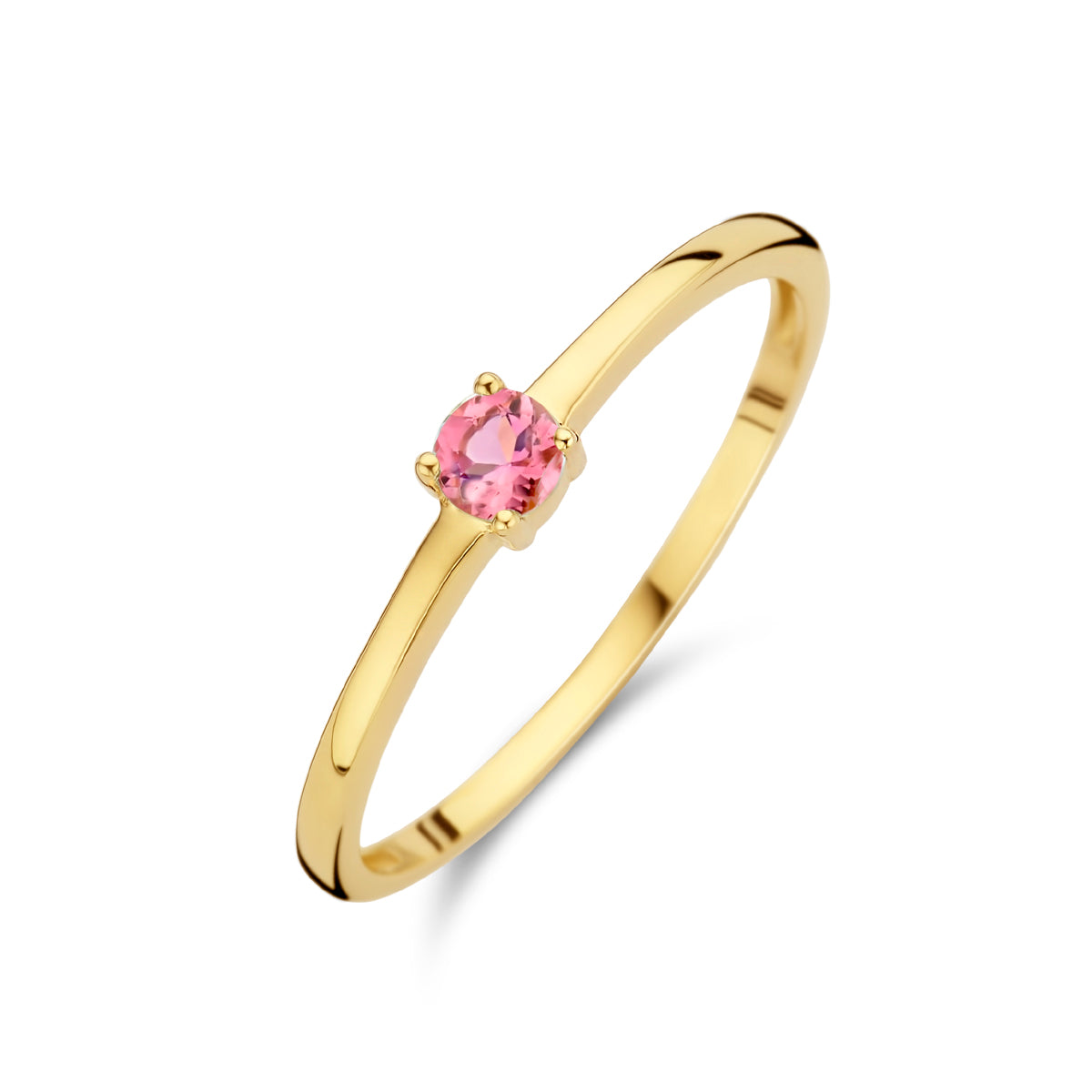 Schuin bovenaanzicht van de gouden geboortesteen ring met roze toermalijn van 14 karaat.