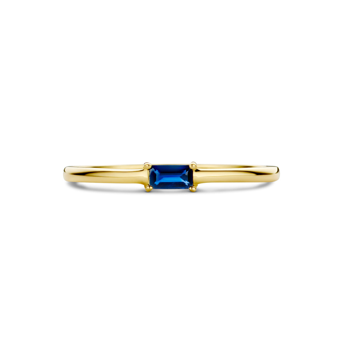 Bovenaanzicht van de gouden geboortesteen ring september met saffier van 14 karaat.