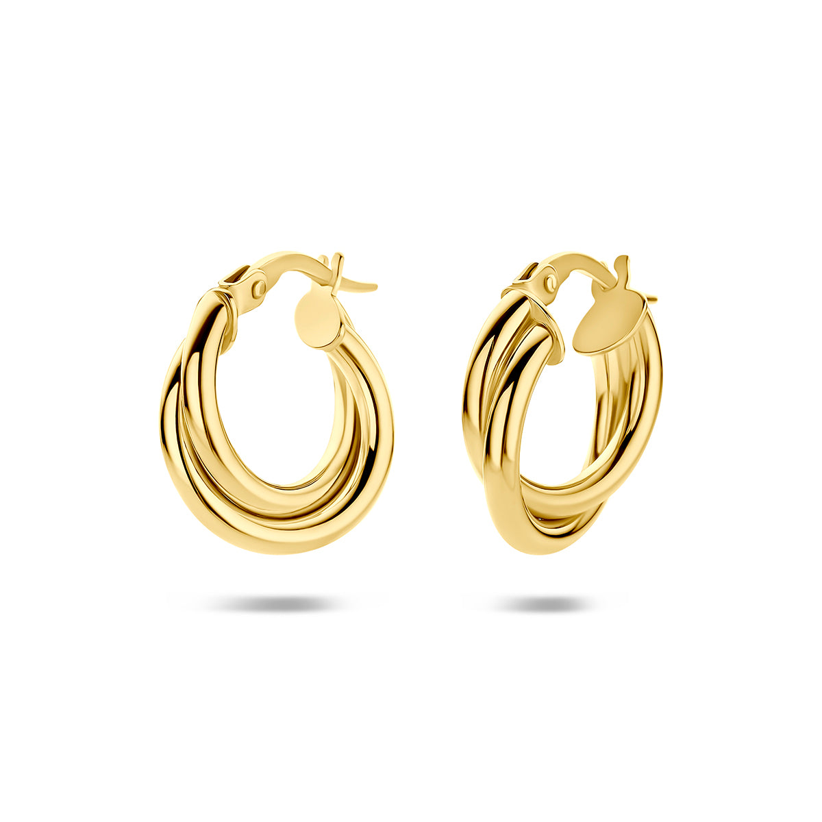 Vooraanzicht van de gouden gedraaide oorringen van 14 karaat van 16,5 mm.