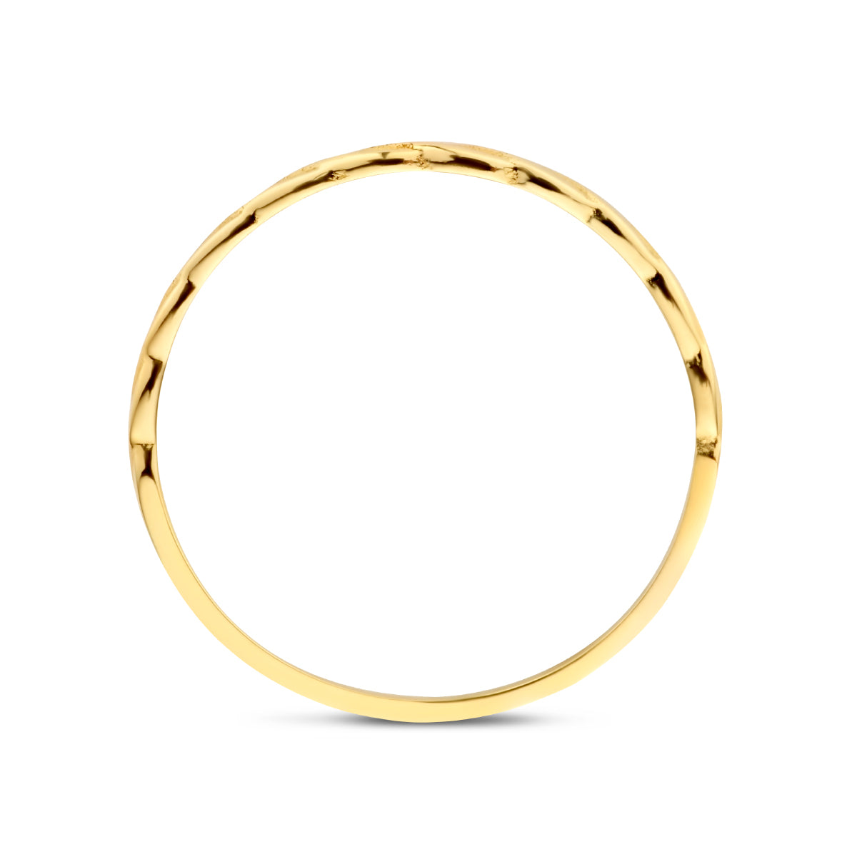 Zijaanzicht van de 14 karaat gouden gedraaide ring, zodat het profiel van de ring zichtbaar is.