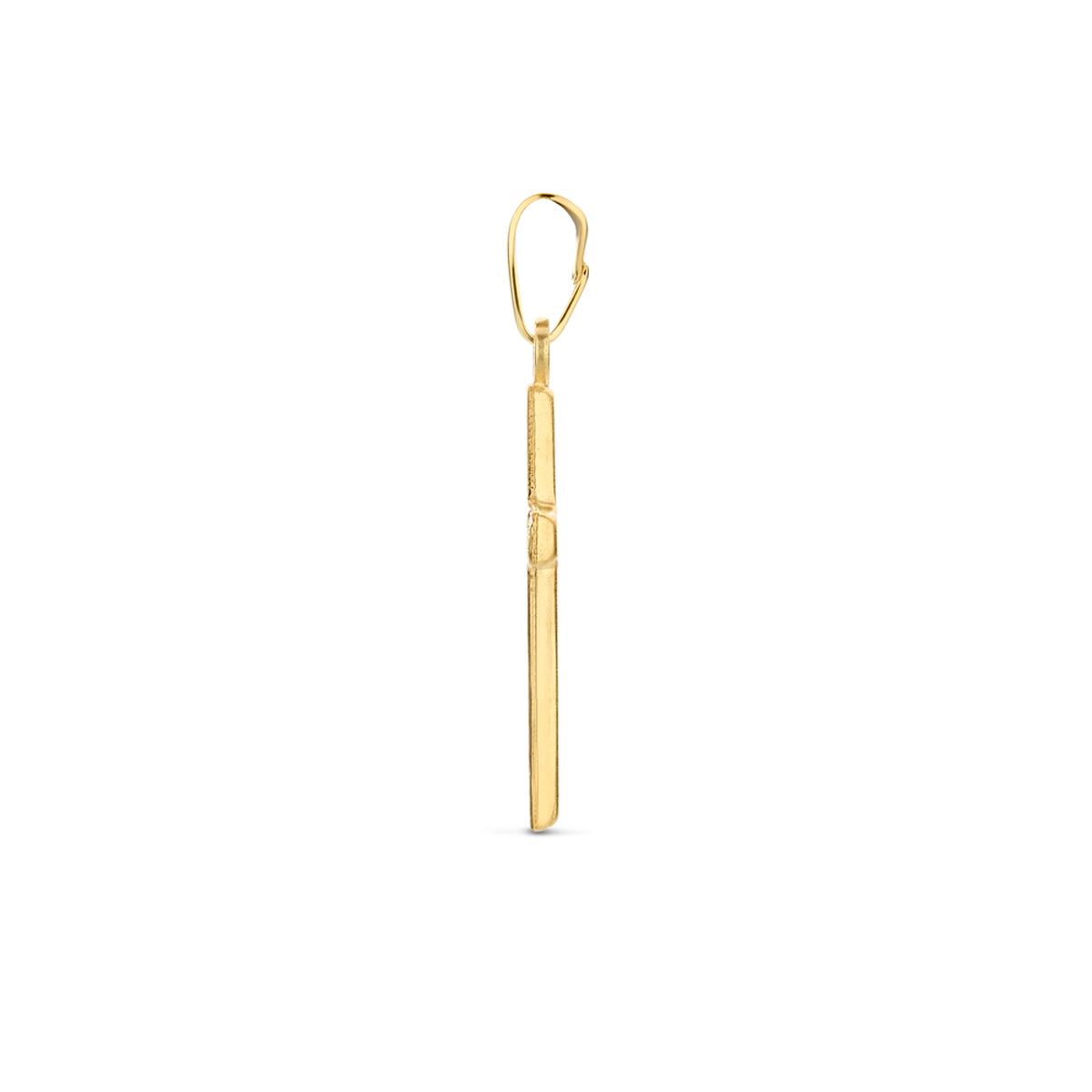 Zijaanzicht van de gouden gehamerde kruis hanger van 14 karaat.