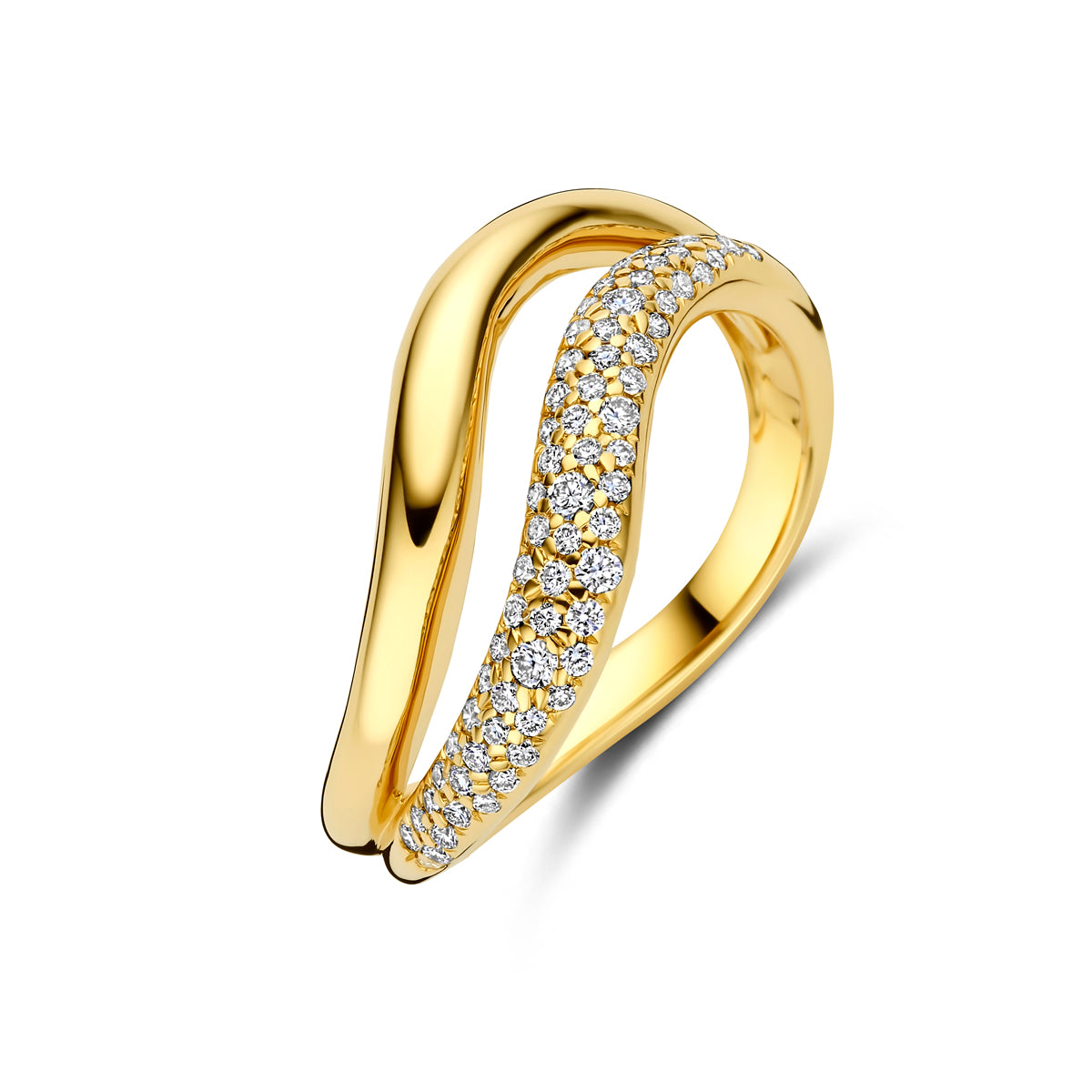 Schuin bovenaanzicht van de gouden golvende ring met diamant van 14 karaat.