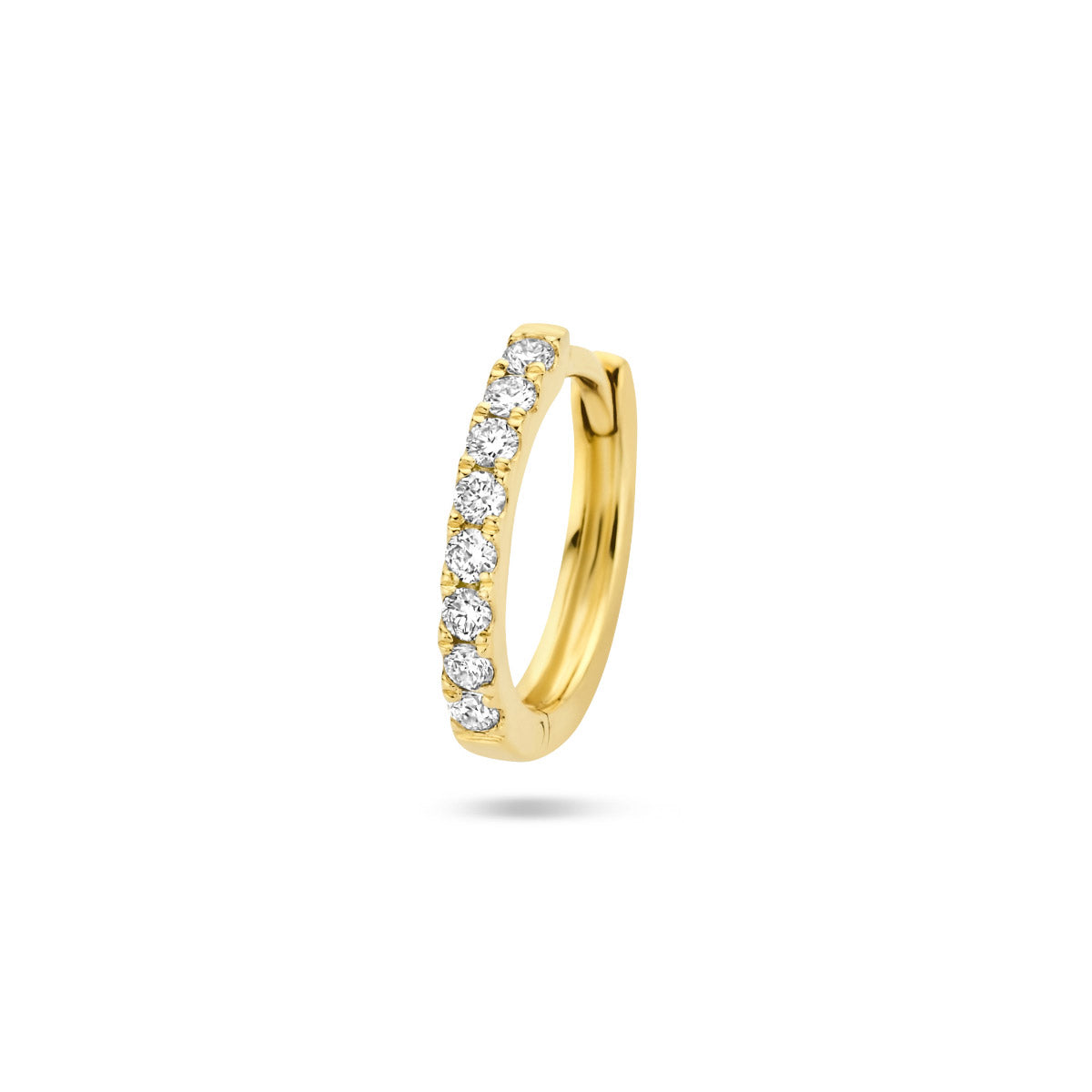 Vooraanzicht van de gouden klapoorring met diamant van 14 karaat.