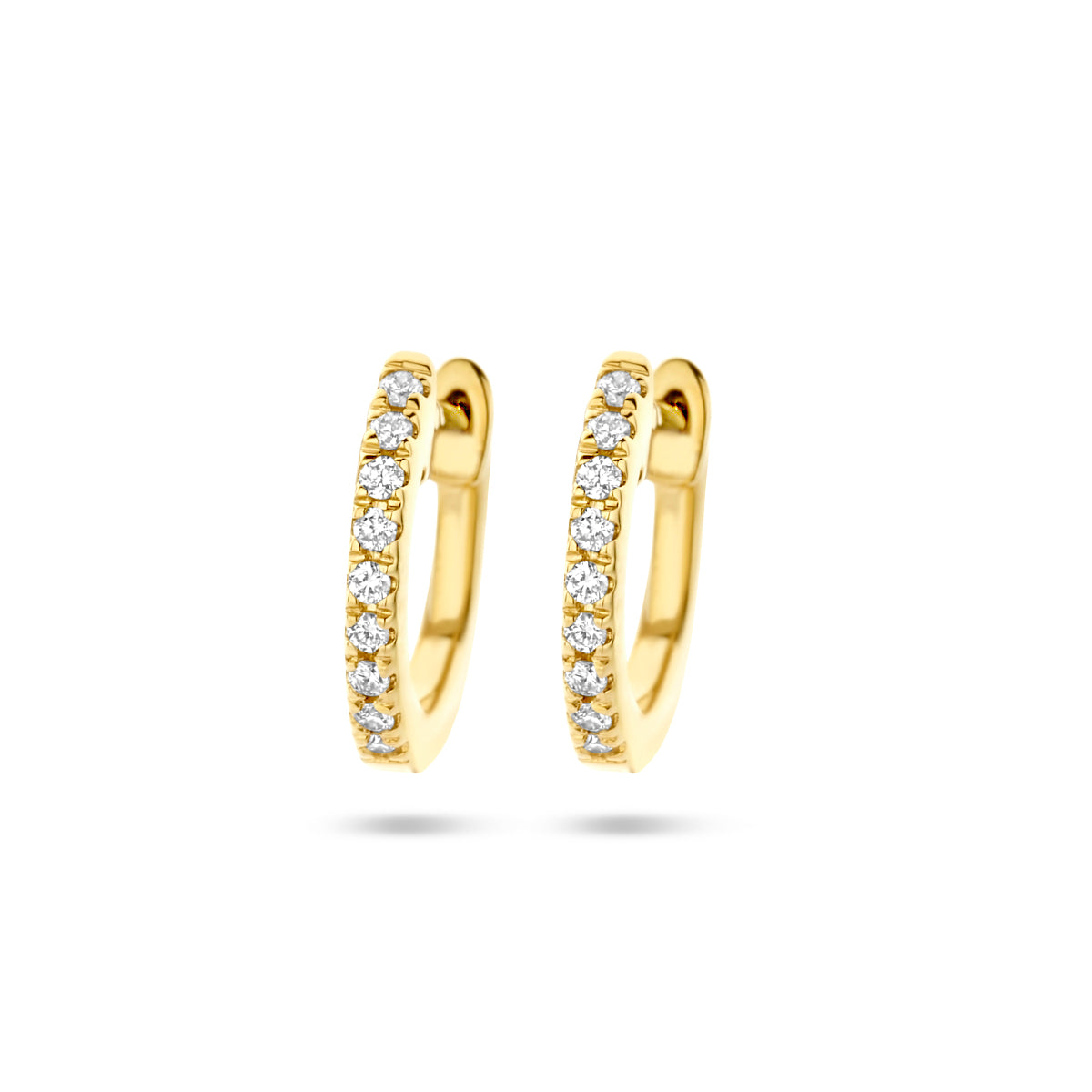Vooraanzicht van de gouden klapoorringen met diamant van 14 karaat.