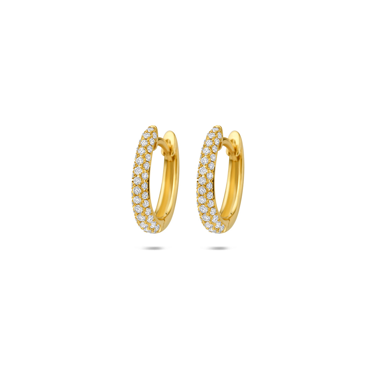 Vooraanzicht van de gouden klapoorringen met diamant van 14 karaat.