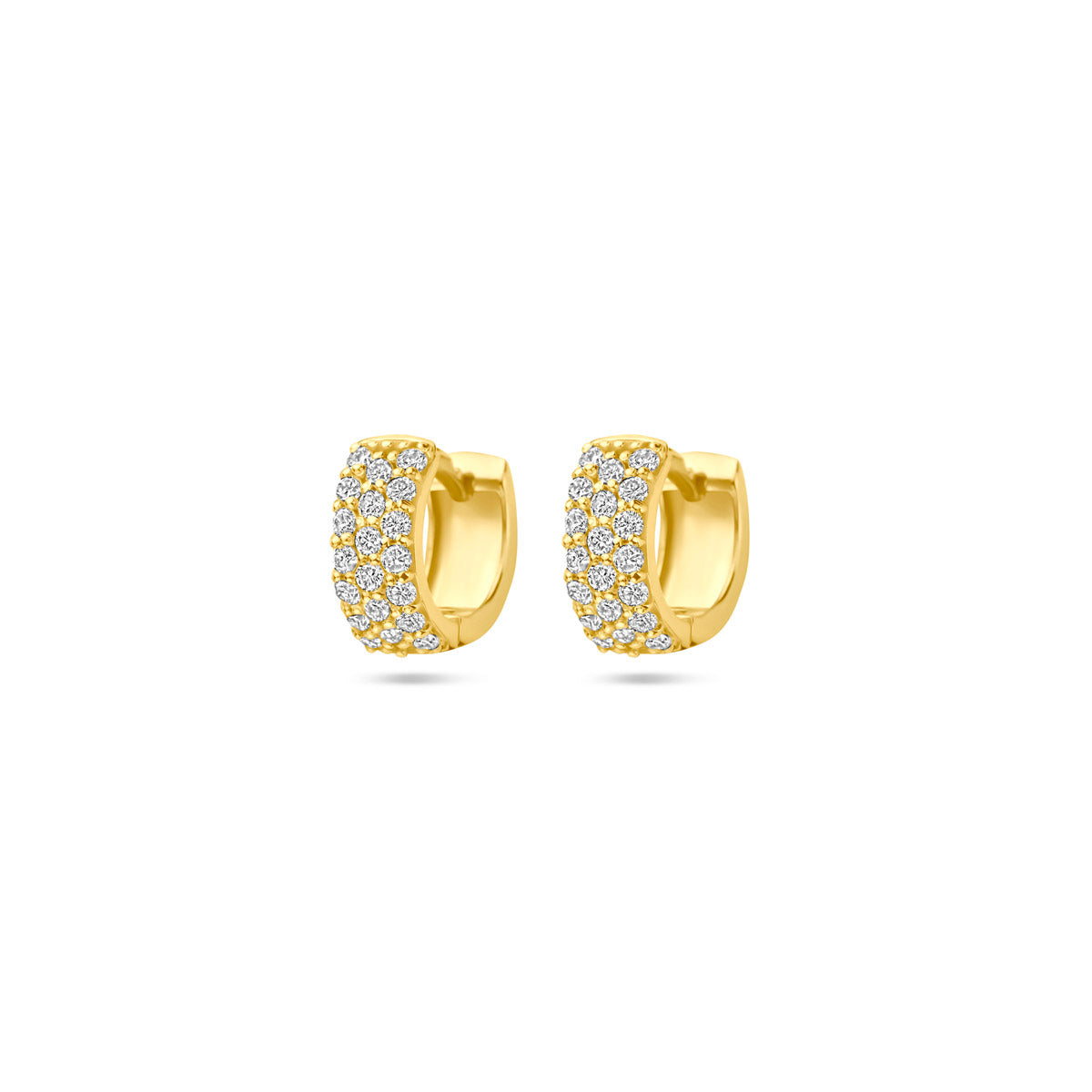 Vooraanzicht van de gouden klapoorringen met diamant van 14 karaat.