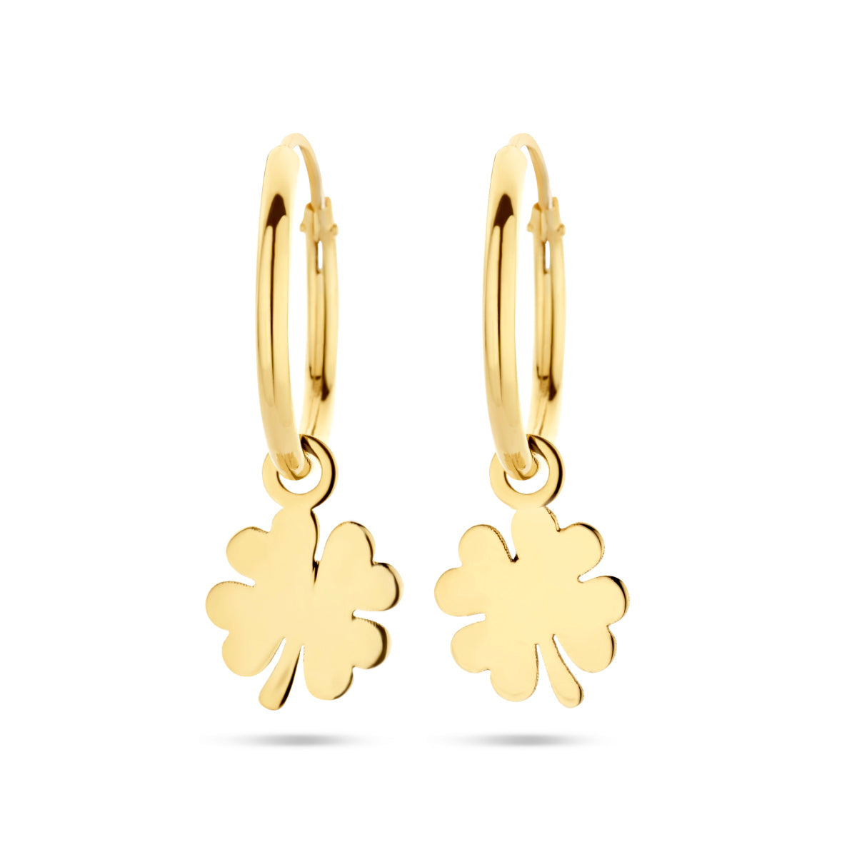 Vooraanzicht van de gouden klapoorringen met klavertje van 14 karaat.