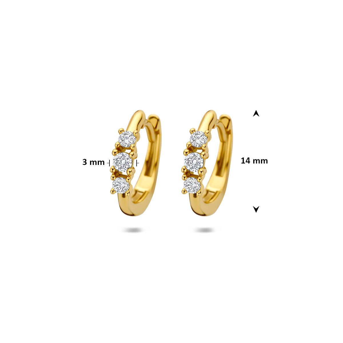 Afmetingen van de gouden klapoorringen met lab grown diamant van 14 karaat: 14 mm hoog, 15 mm breed en 3 mm dik.
