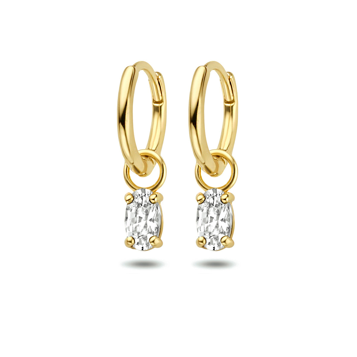 Vooraanzicht van de gouden klapoorringen met zirkonia hanger van 14 karaat.