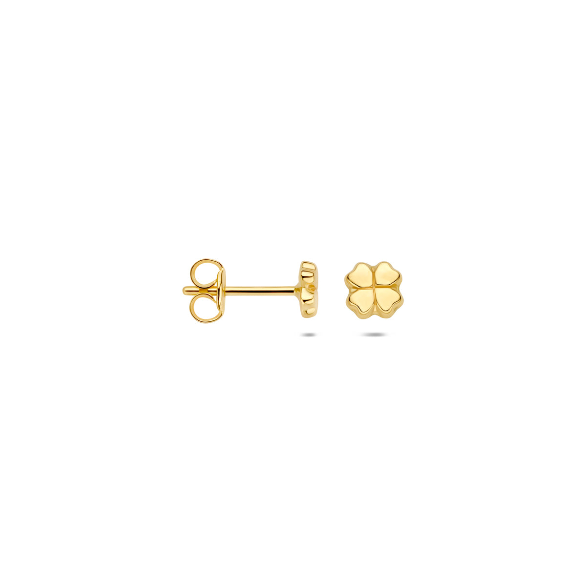 Voor- en zijaanzicht van de gouden klavertje oorknopjes van 14 karaat.