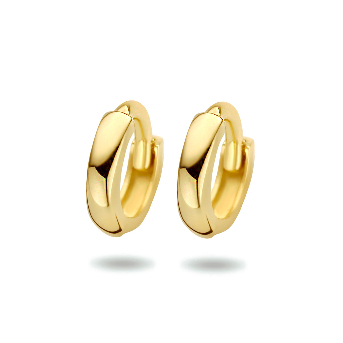Vooraanzicht van de gouden kleine klapoorringen van 14 karaat.