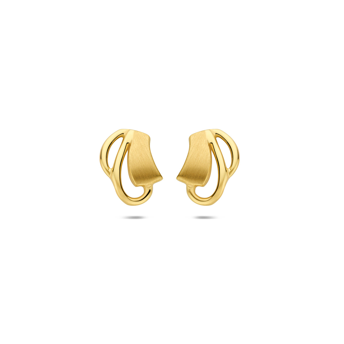 Vooraanzicht van de gouden oorknopjes deels mat van 14 karaat.