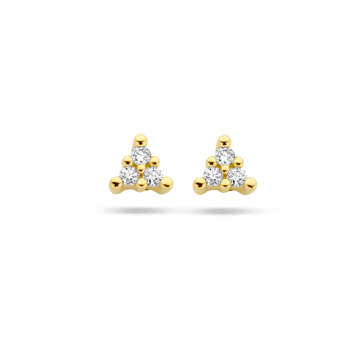 Vooraanzicht van de gouden oorknopjes met diamant van 14 karaat.