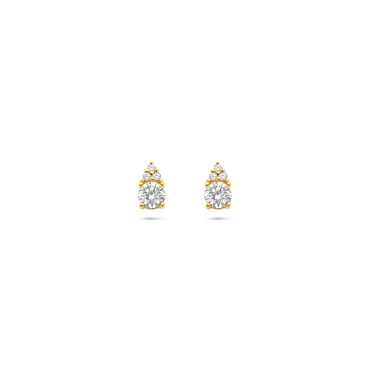 Vooraanzicht van de gouden oorknopjes met diamant van 14 karaat.