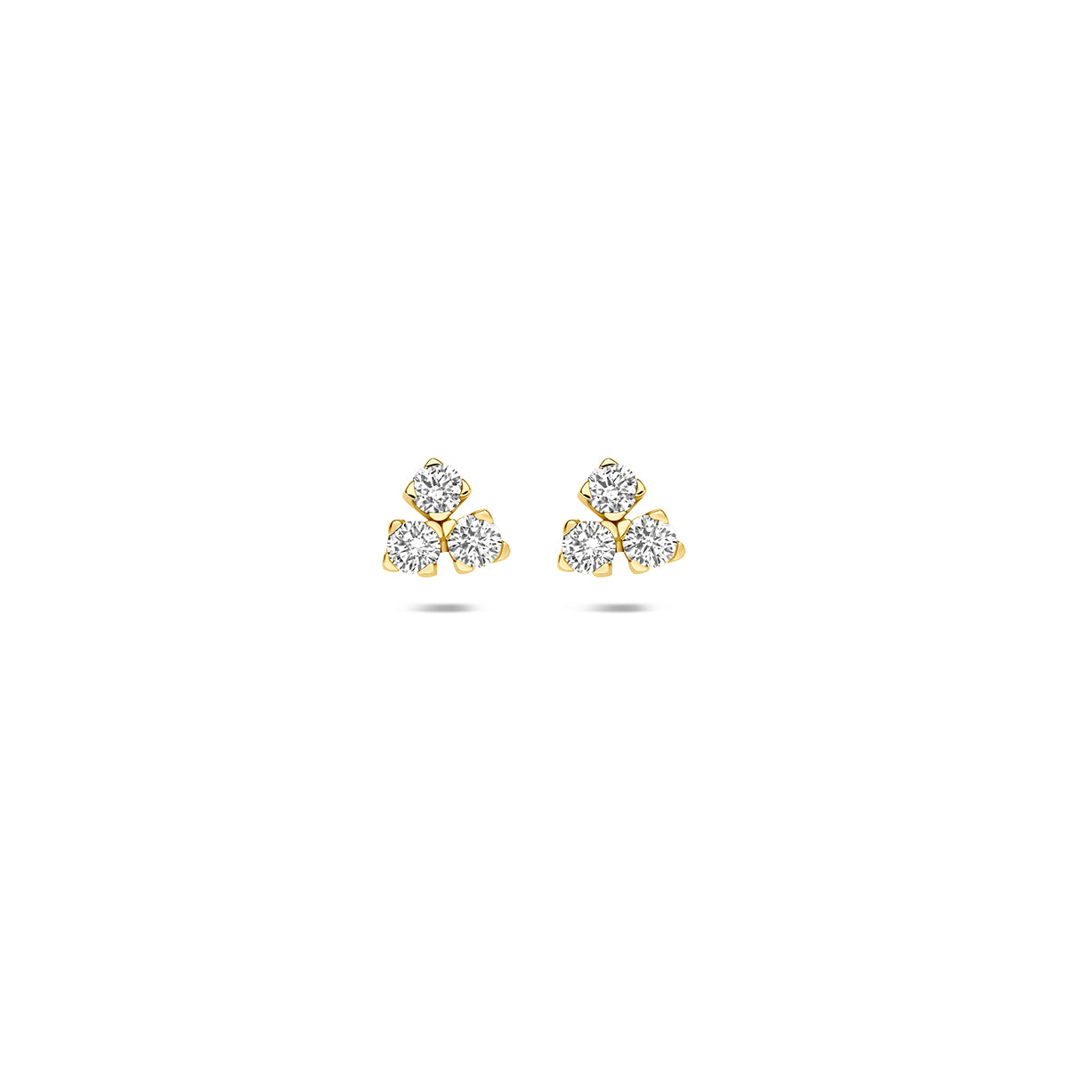 Vooraanzicht van de gouden oorknopjes met lab grown diamant van 14 karaat.