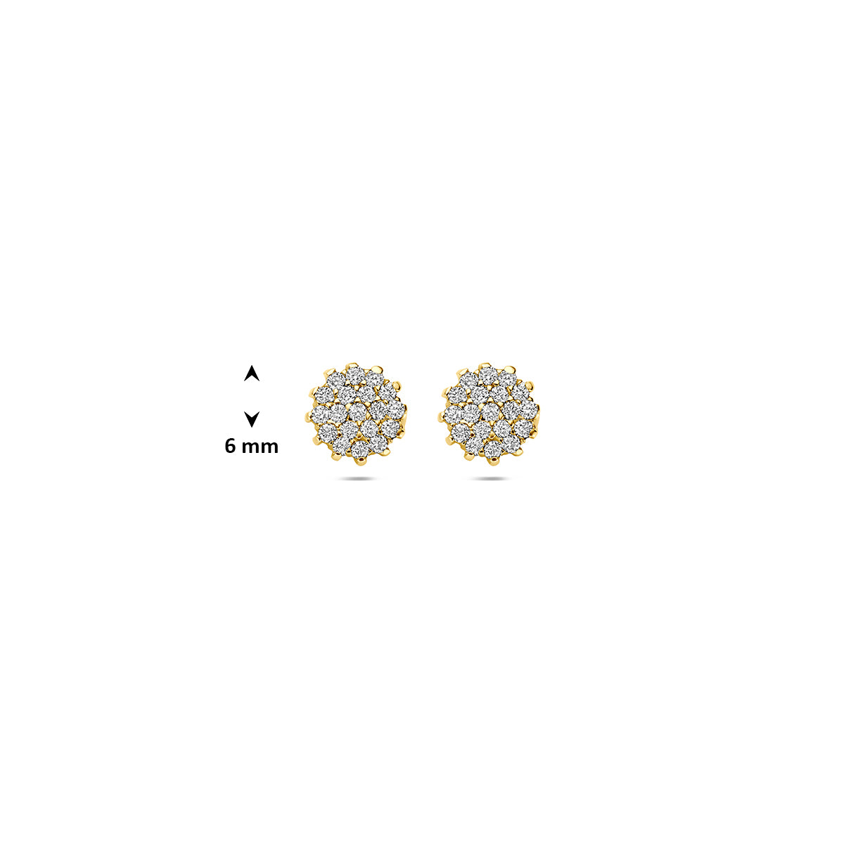 Afmetingen van de gouden oorknopjes met lab grown diamant van 14 karaat: 6 mm doorsnee.