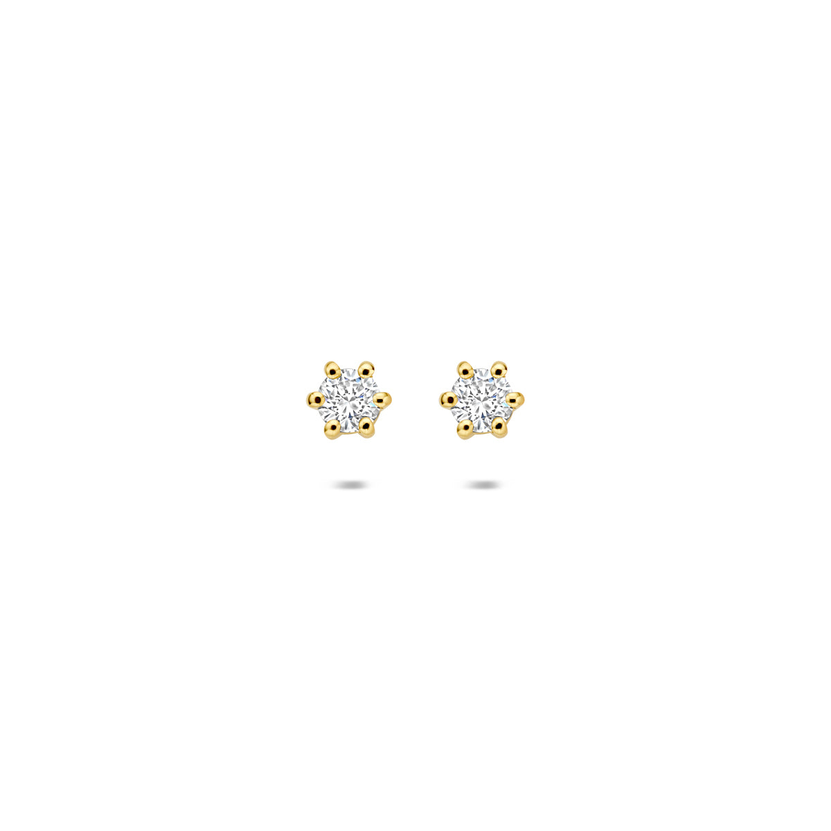 Vooraanzicht van de gouden oorknopjes met lab grown diamant van 14 karaat.