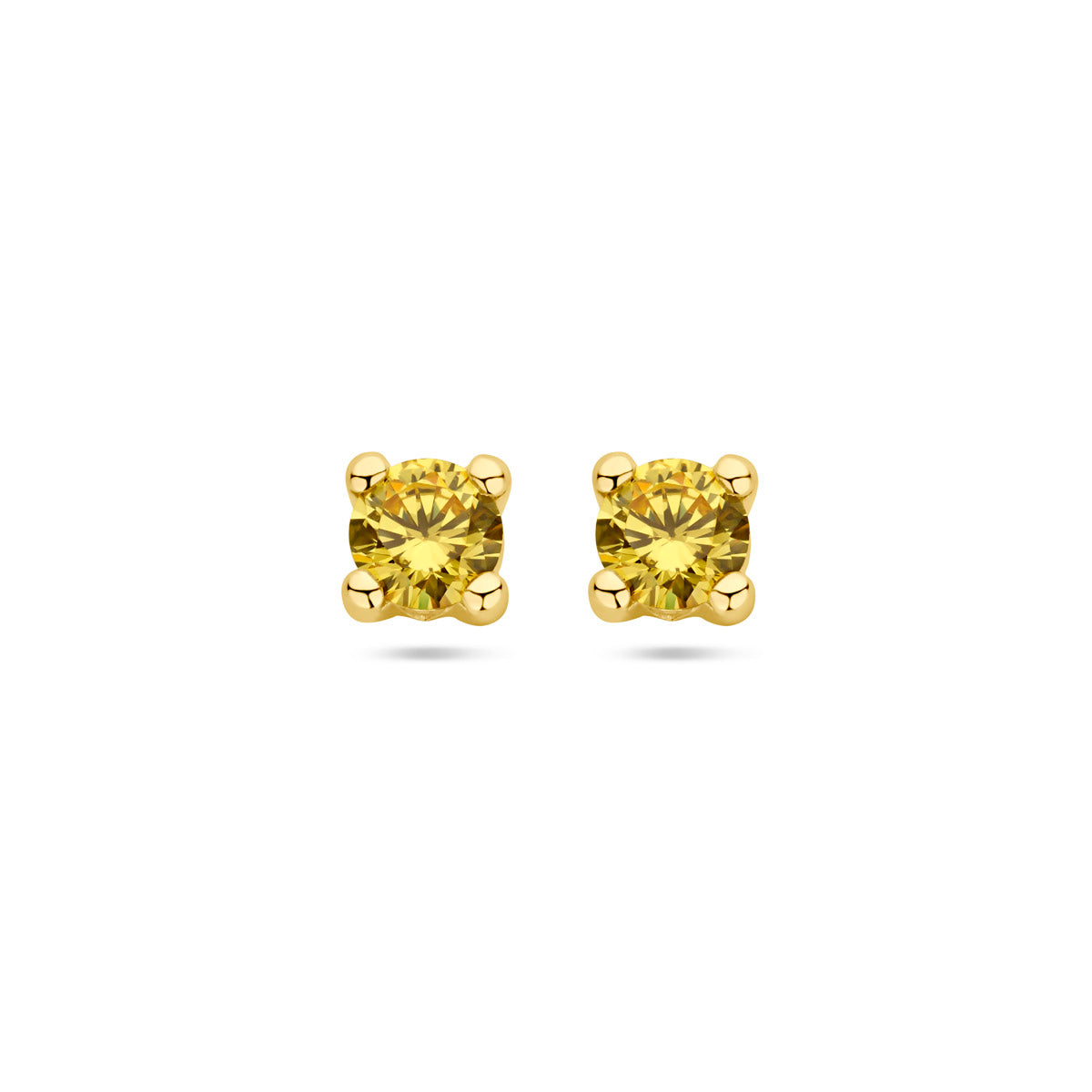 Vooraanzicht van de gouden oorknopjes met synthetische citrien van 14 karaat.