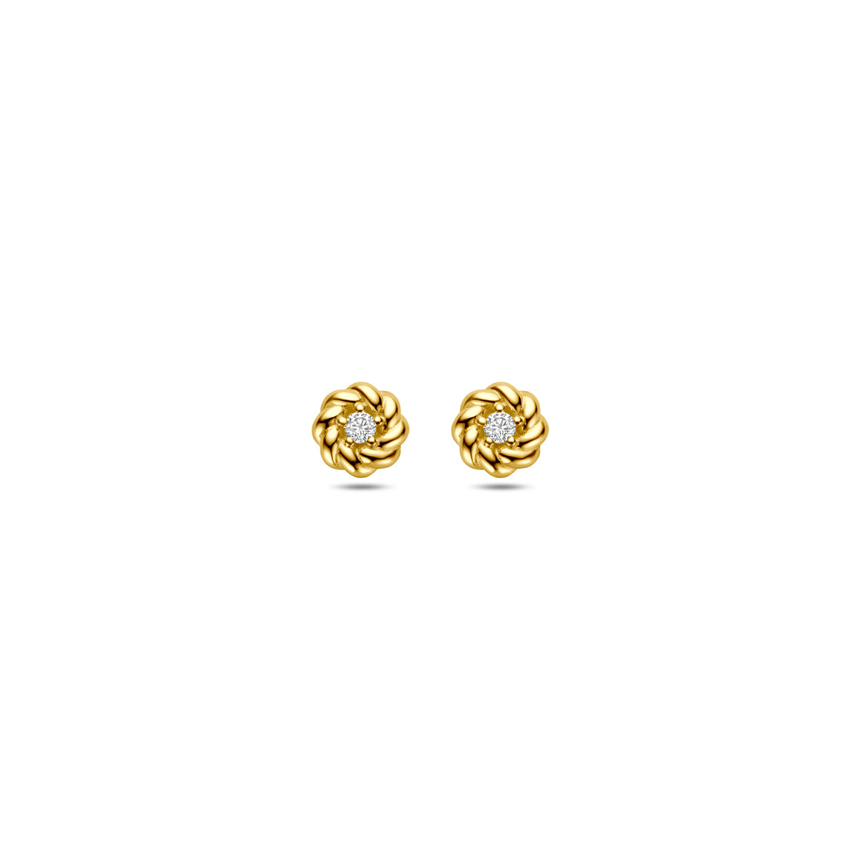 Vooraanzicht van de gouden oorknopjes met zirkonia van 14 karaat.
