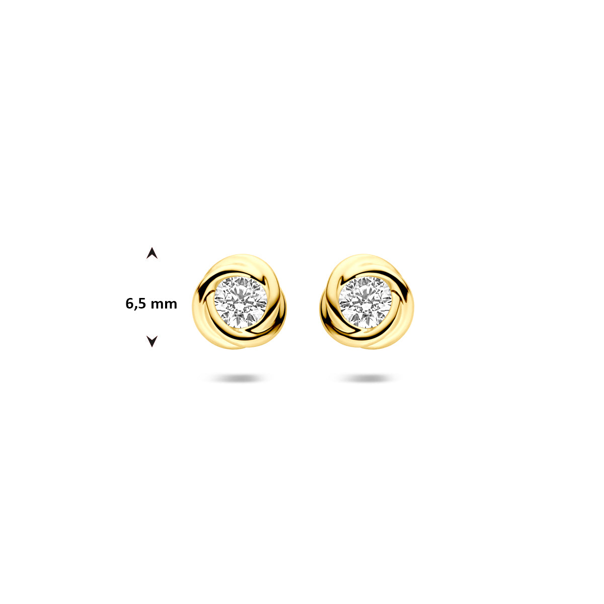 Afmetingen van de gouden oorknopjes met zirkonia van 14 karaat: 6,5 mm doorsnee.