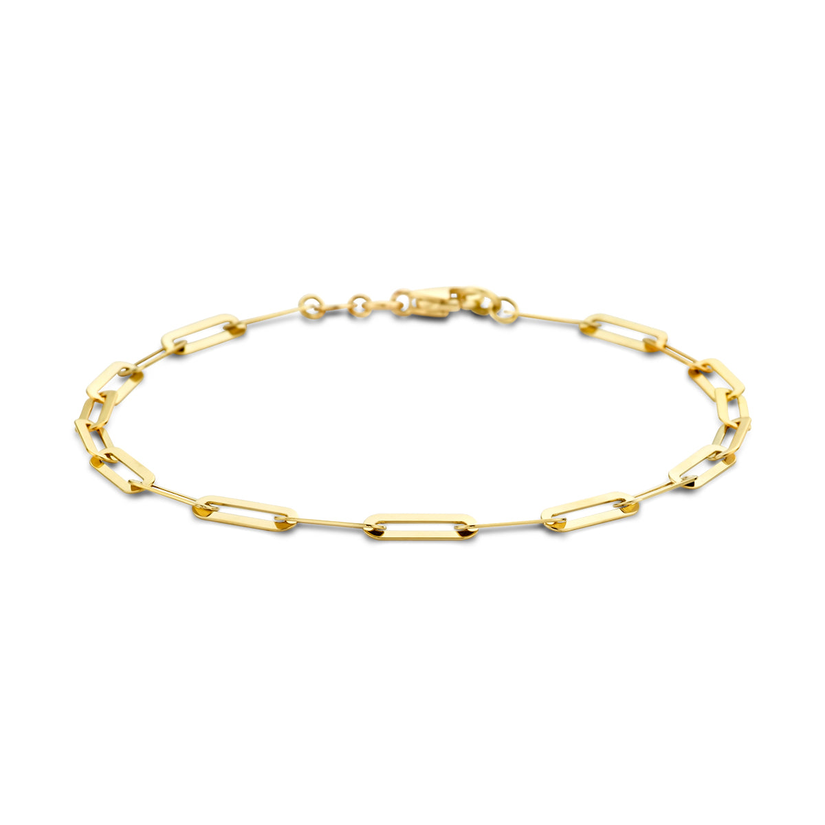Vooraanzicht van de gouden platte paperclip armband van 14 karaat.