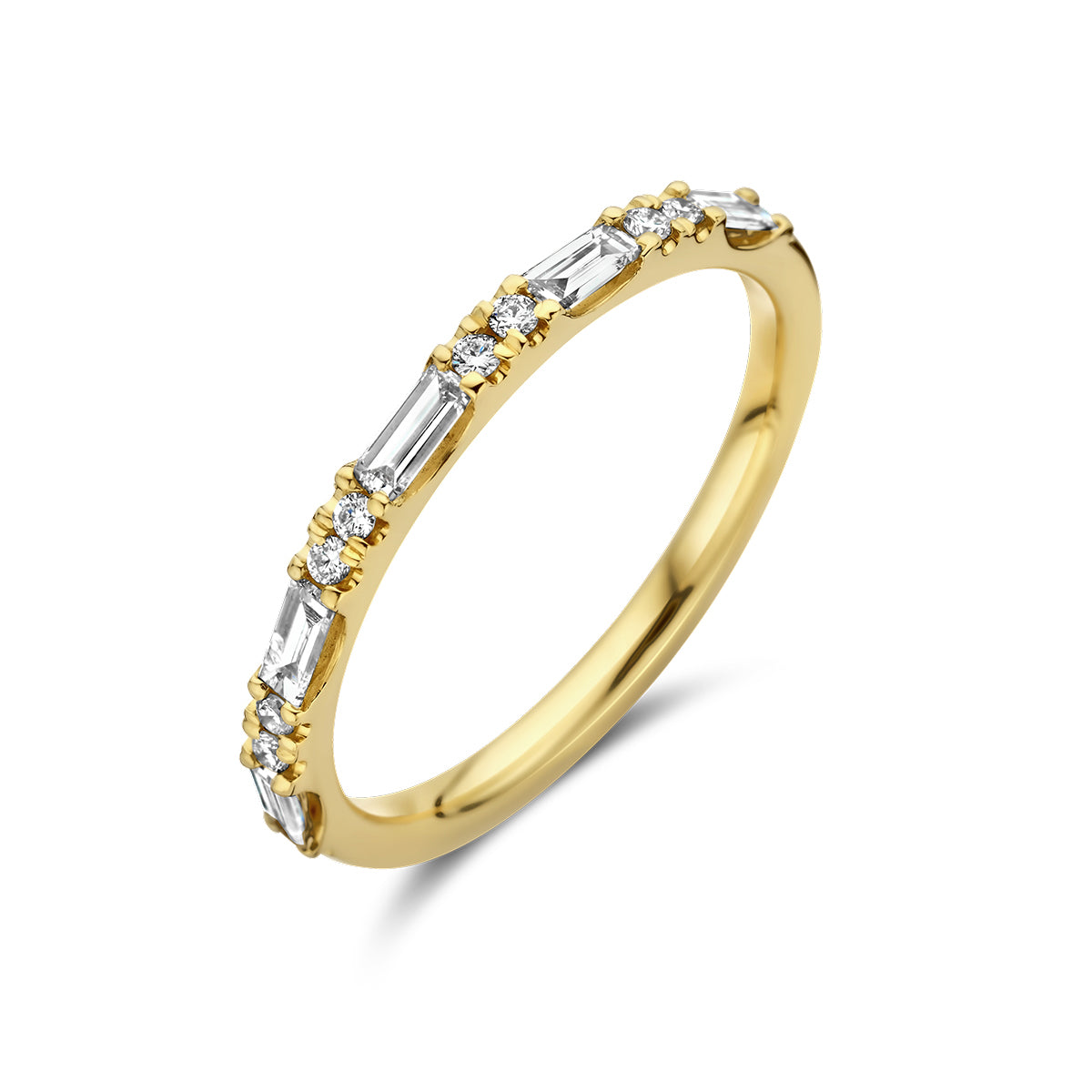 Schuin bovenaanzicht van de gouden ring met baguette diamant van 14 karaat.