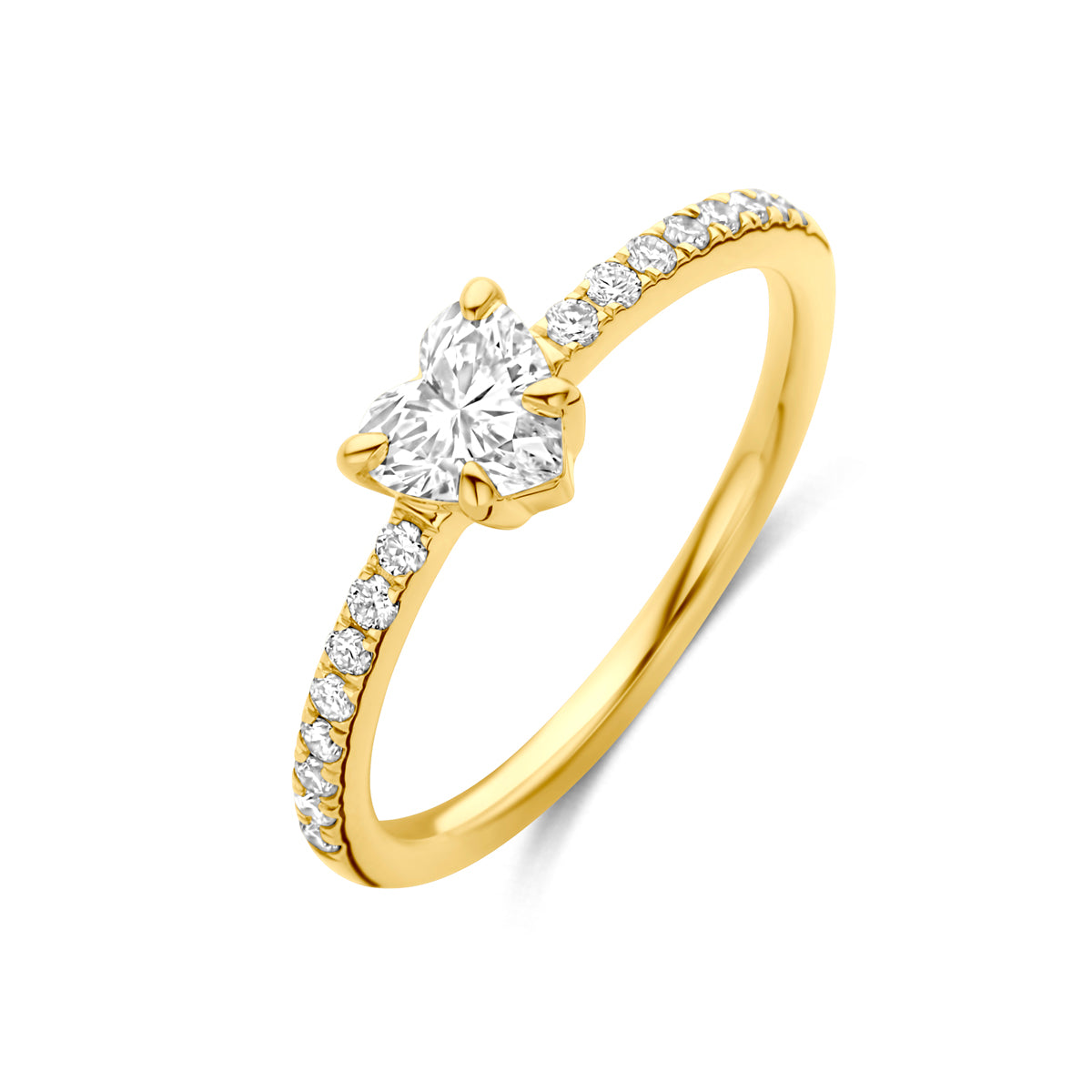 Schuin bovenaanzicht van de gouden ring met hartvormige lab grown diamant van 14 karaat.