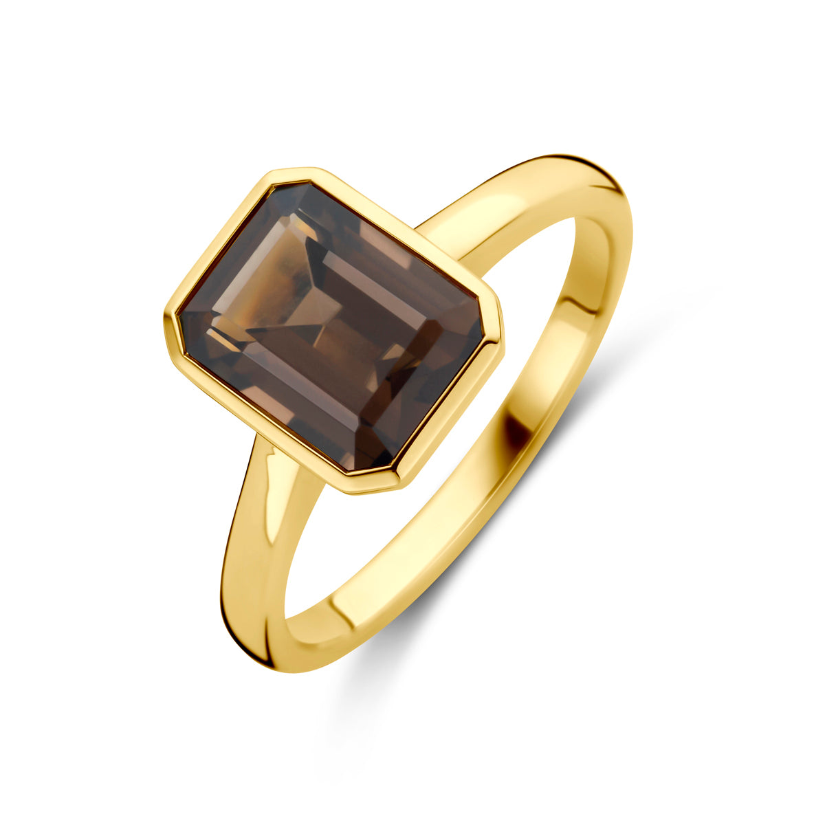 Schuin bovenaanzicht van de gouden ring met rookkwarts van 14 karaat.