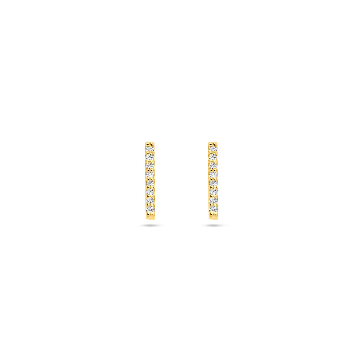 Vooraanzicht van de gouden staafjes oorknopjes met lab grown diamant van 14 karaat.