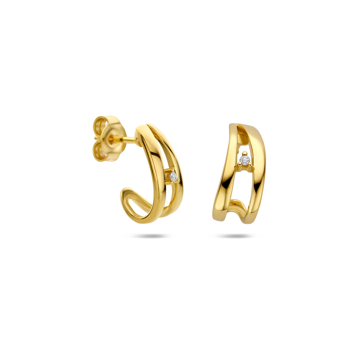 Voor- en zijaanzicht van de gouden stekeroorringen met diamant van 14 karaat.