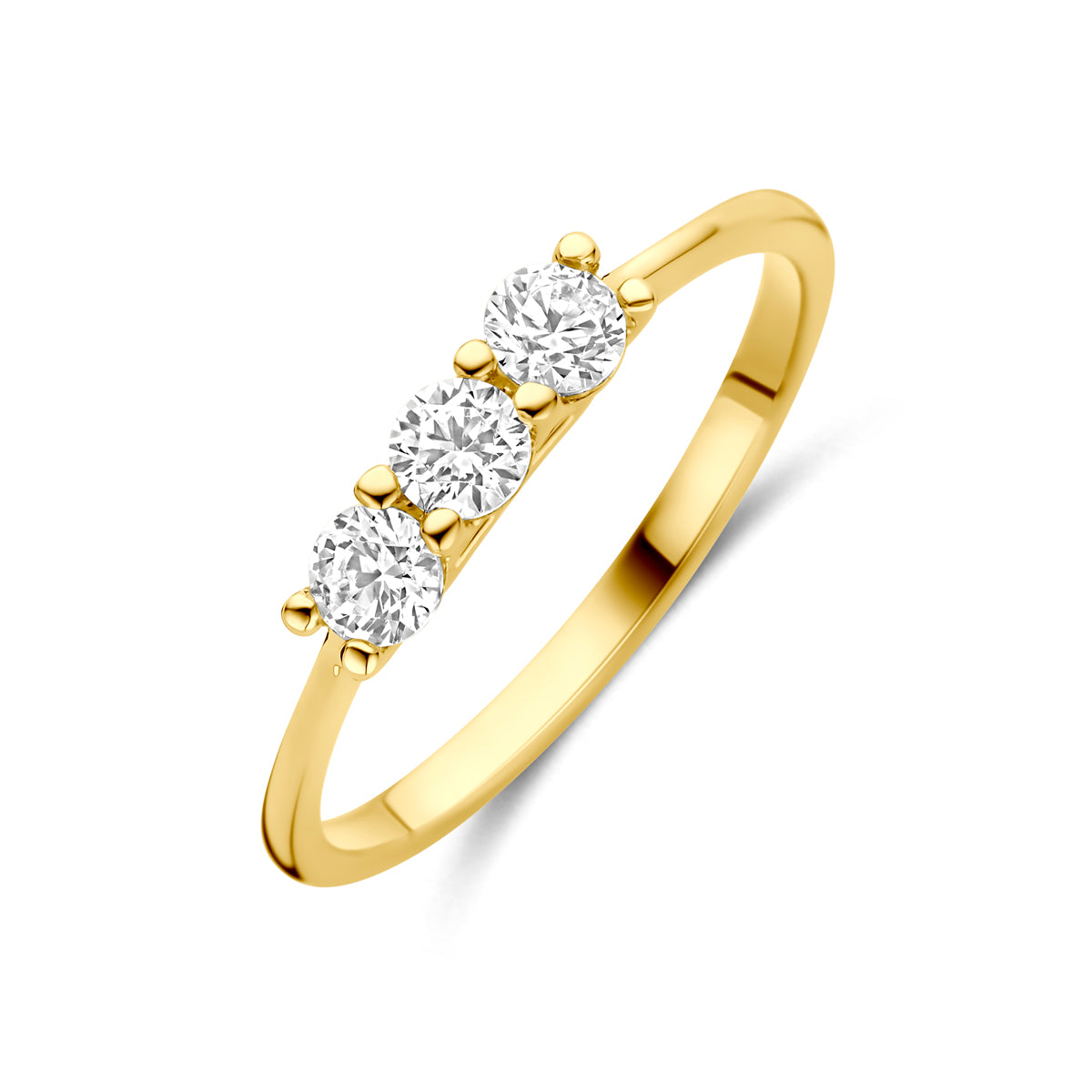 Schuin bovenaanzicht van de gouden trilogie ring met zirkonia van 14 karaat.