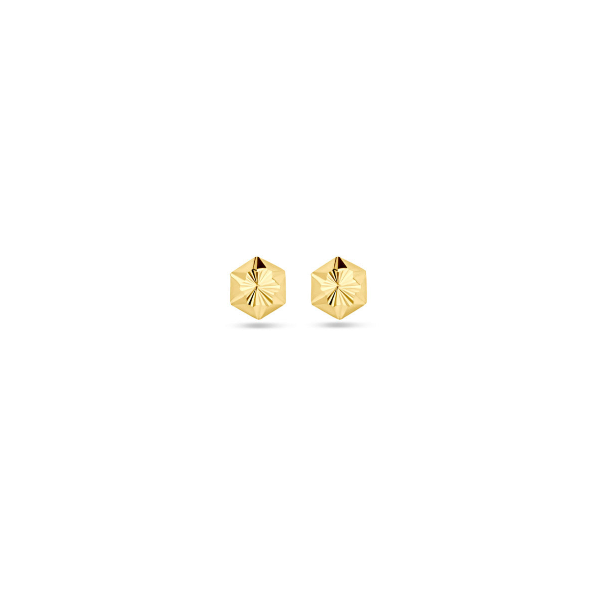 Vooraanzicht van de gouden zeshoekige oorknopjes van 14 karaat in de maat 4 mm.