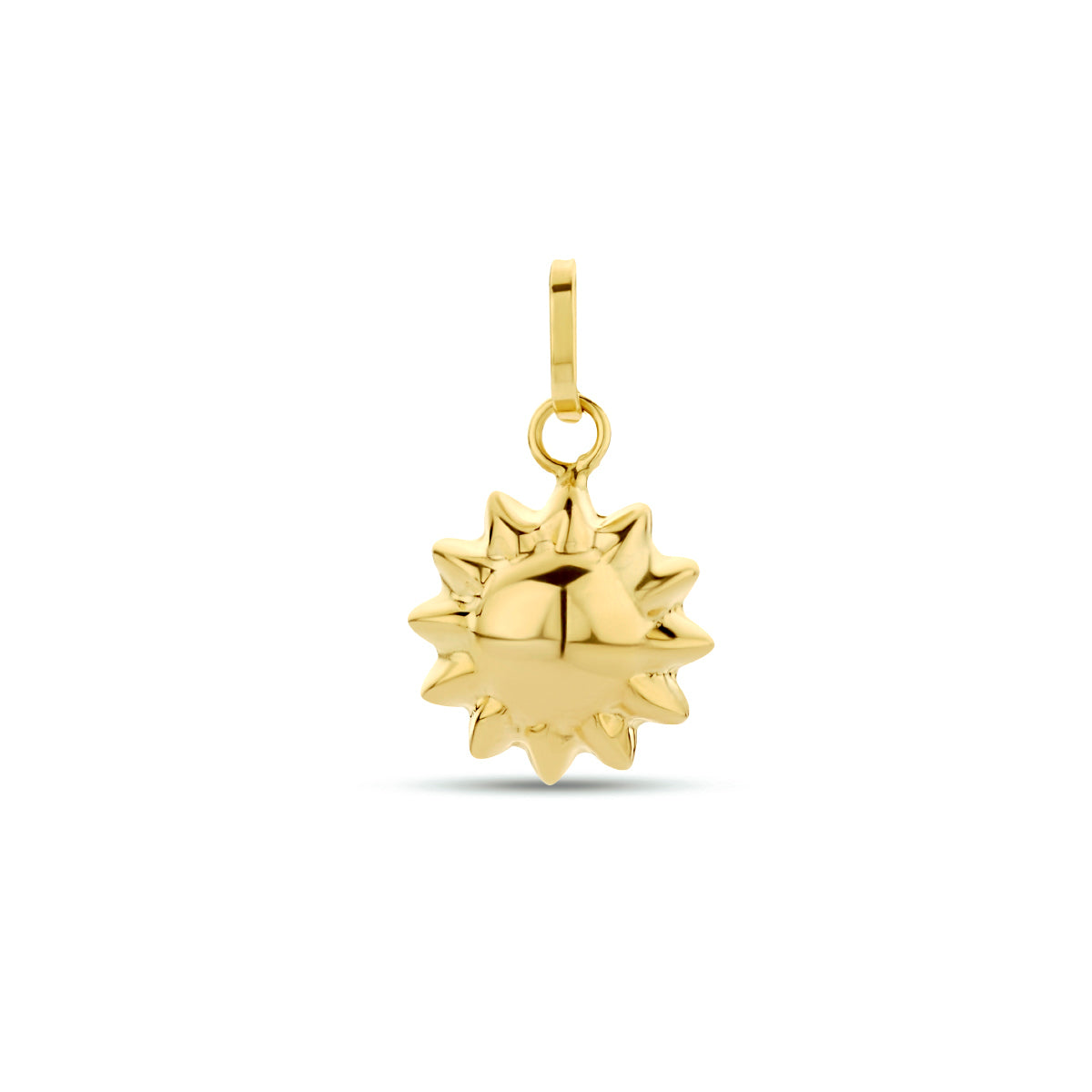 Vooraanzicht van de gouden zon hanger van 14 karaat.