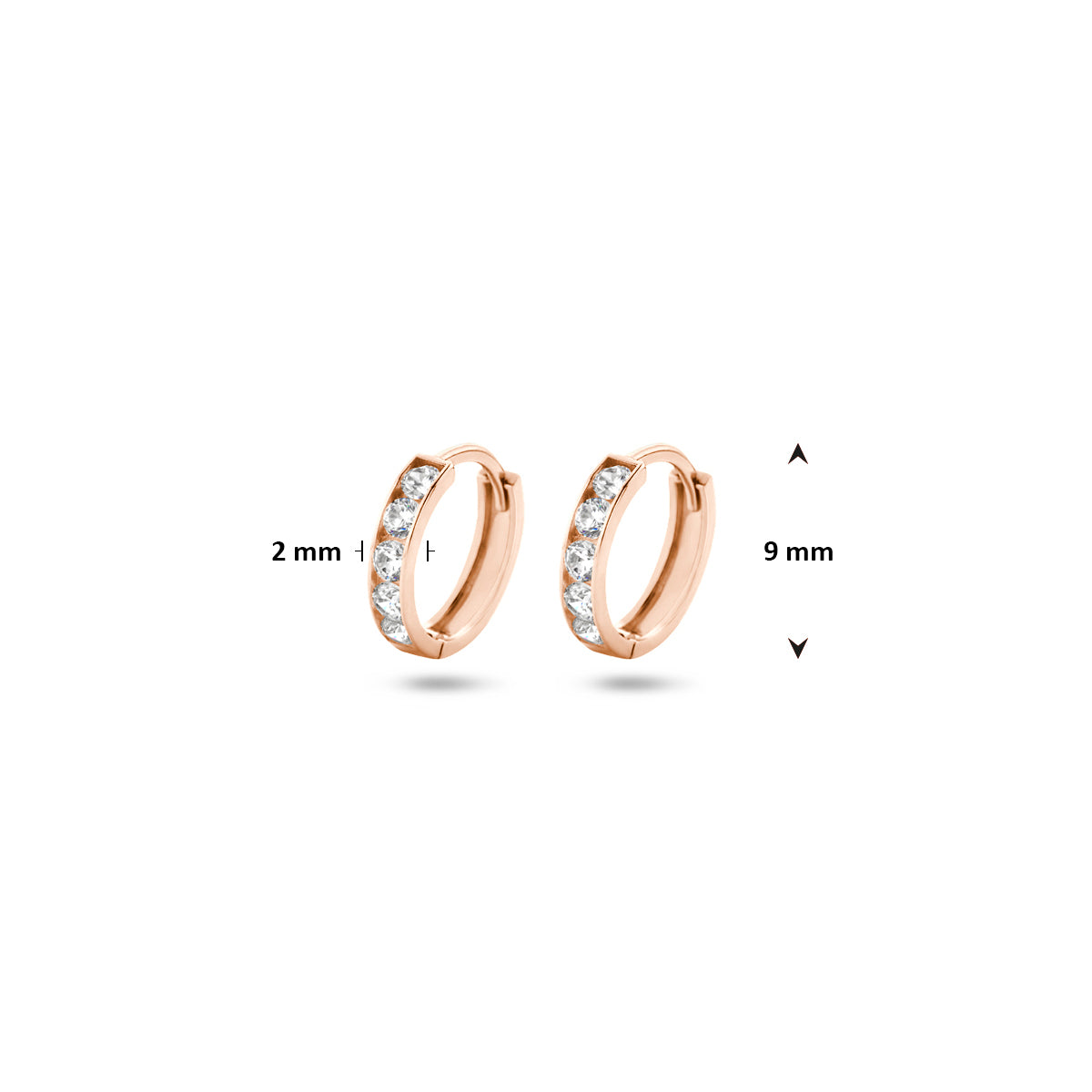 Afmetingen van de roségouden klapoorringen met zirkonia van 14 karaat: 9 mm doorsnee en 2 mm breed.