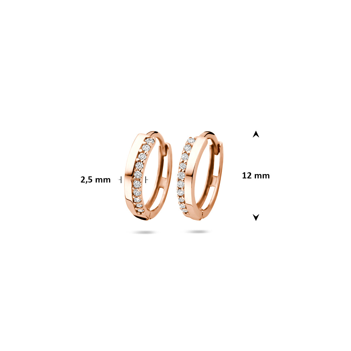 Afmetingen van de roségouden klapoorringen met zirkonia van 14 karaat: 12 mm hoog en 2,5 mm breed.